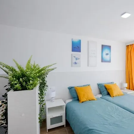 319 Modern Accommodation,sea View And Pool